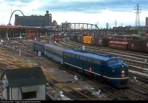 St. Louis, MO to Chicago, IL train tickets from $30 (€27).